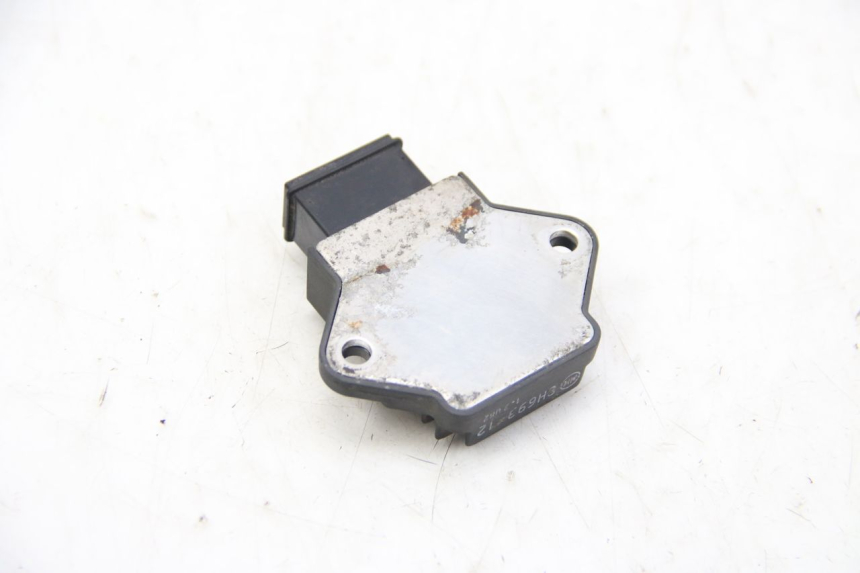 photo de REGULATEUR CHARGE HONDA VT C SHADOW 125 (1999 - 2007) - Autre angle de vue