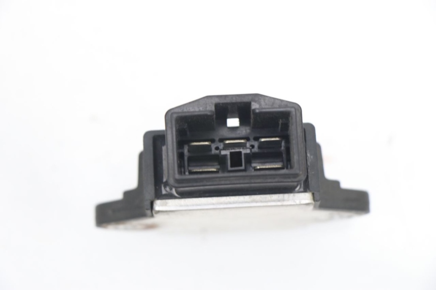 photo de REGULATEUR CHARGE HONDA VTR F FIRESTORM 1000 (1997 - 2001) - Autre angle de vue