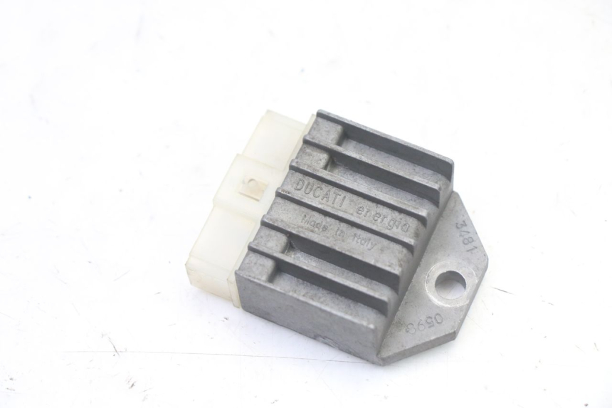 photo de REGULATEUR CHARGE YAMAHA WHY 50 (1998 - 2000) - Vue principale