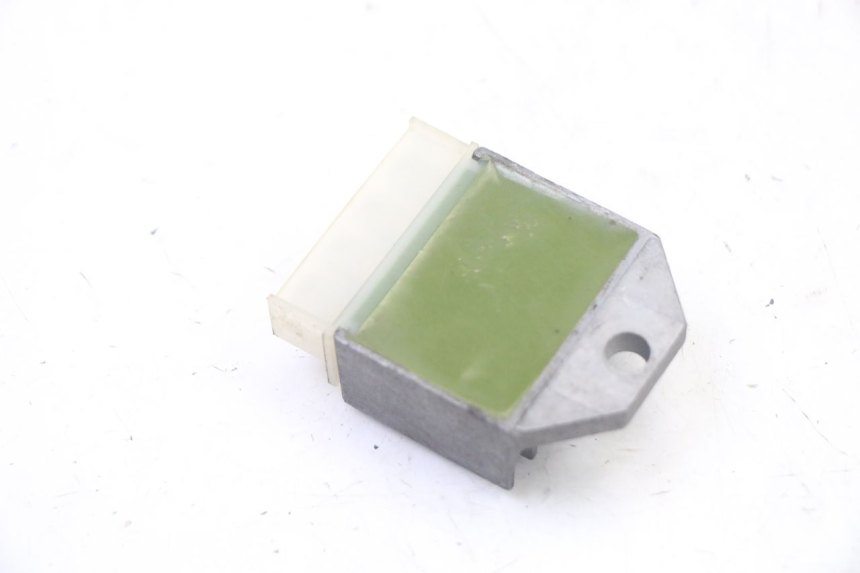 photo de REGULATEUR CHARGE YAMAHA WHY 50 (1998 - 2000) - Autre angle de vue