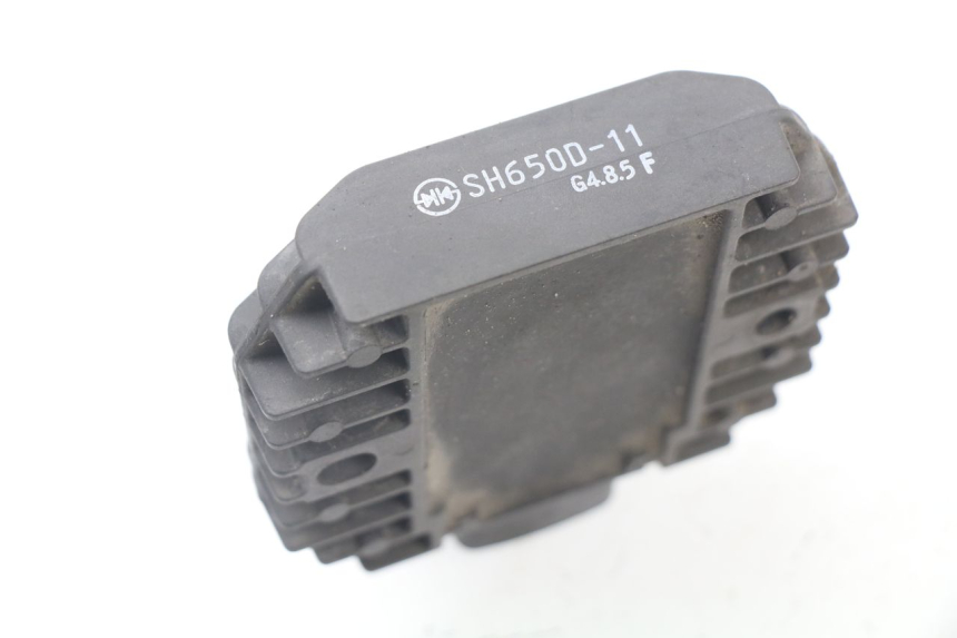 photo de REGULATEUR CHARGE YAMAHA XMAX X-MAX ABS 125 (2014 - 2016) - Gros plan technique