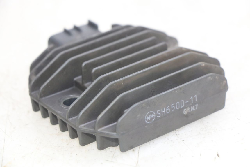 photo de RÉGULATEUR DE CHARGE YAMAHA X-MAX XMAX 250 (2006 - 2009) - Gros plan technique