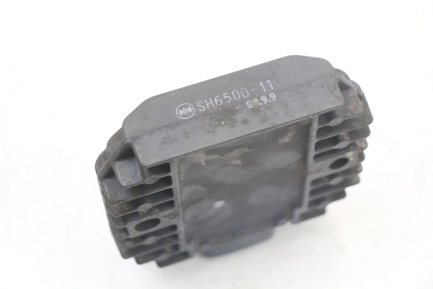 photo de RÉGULATEUR DE CHARGE YAMAHA X-MAX XMAX 250 (2006 - 2009) - Autre angle de vue