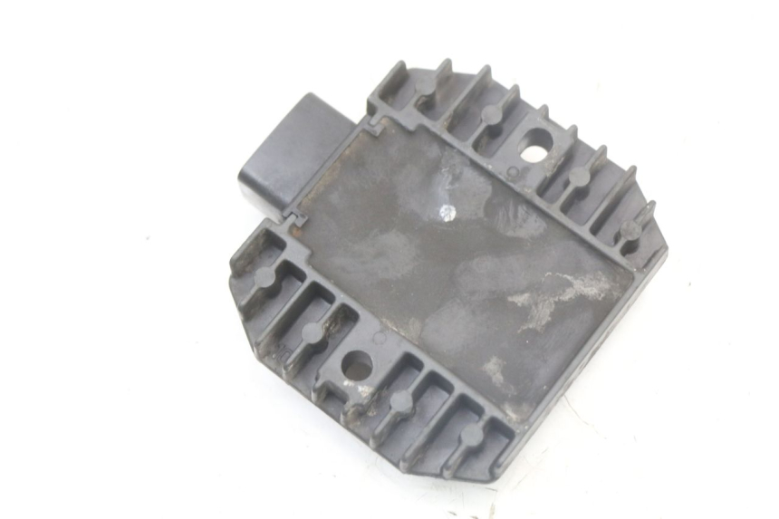 photo de RÉGULATEUR DE CHARGE YAMAHA X-MAX XMAX 250 (2006 - 2009) - Gros plan technique