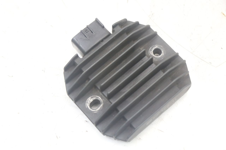 photo de REGULATEUR CHARGE YAMAHA XMAX X-MAX 125 (2006 - 2009) - Détail de la pièce