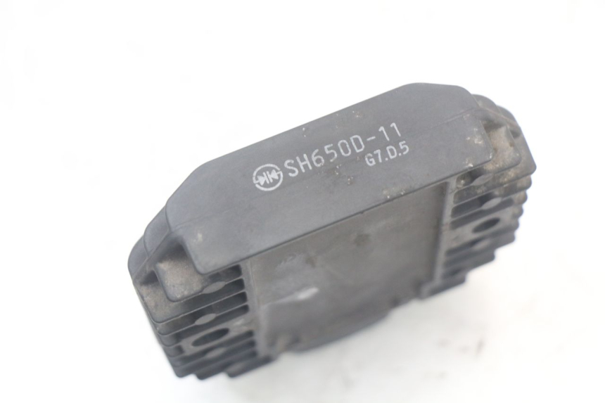 photo de REGULATEUR CHARGE YAMAHA XMAX X-MAX 125 (2006 - 2009) - Autre angle de vue