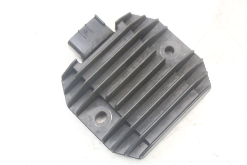 photo de REGULATEUR CHARGE YAMAHA XMAX X-MAX 125 (2006 - 2009) - Détail de la pièce