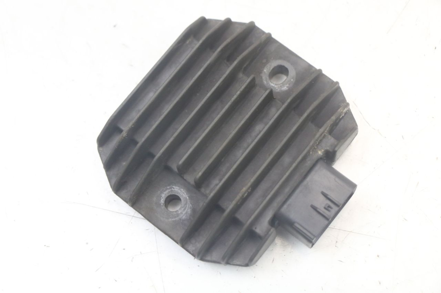 photo de REGULATEUR CHARGE YAMAHA XMAX X-MAX 125 (2006 - 2009) - Détail de la pièce