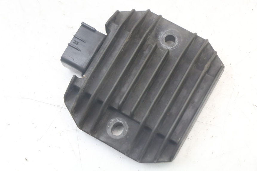 photo de REGULATEUR CHARGE YAMAHA XMAX X-MAX 125 (2006 - 2009) - Zoom état d’usage