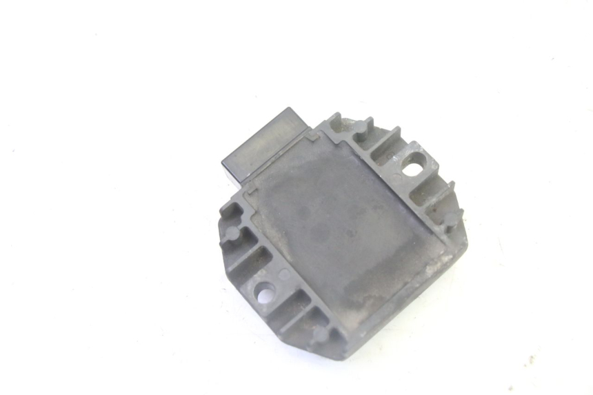 photo de REGULATEUR CHARGE YAMAHA X-MAX XMAX 125 (2010 - 2013) - Autre angle de vue