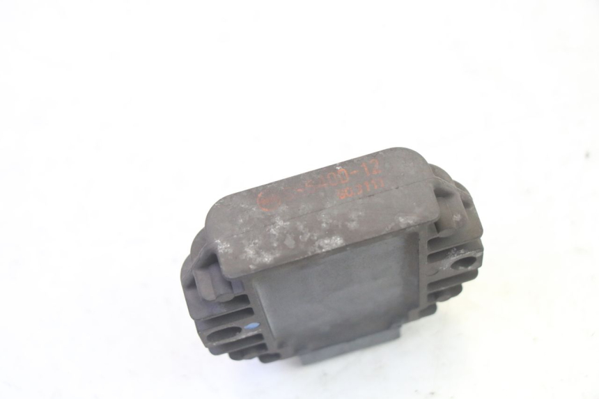 photo de REGULATEUR CHARGE YAMAHA X-MAX XMAX 125 (2010 - 2013) - Gros plan technique