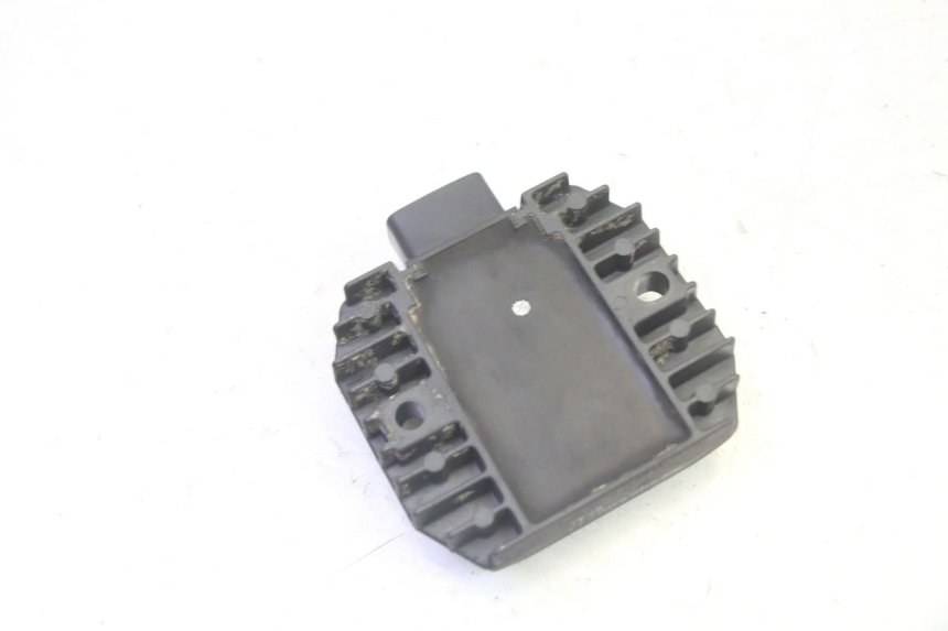 photo de RÉGULATEUR DE CHARGE YAMAHA X-MAX XMAX 250 (2006 - 2009) - Zoom état d’usage