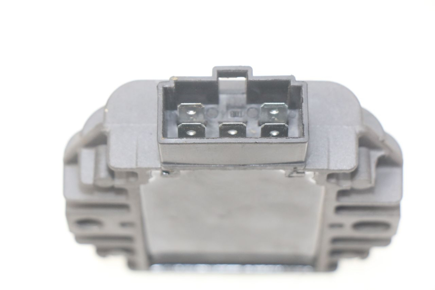 photo de RÉGULATEUR DE CHARGE PIAGGIO X7 125 (2007 - 2013) - Zoom état d’usage