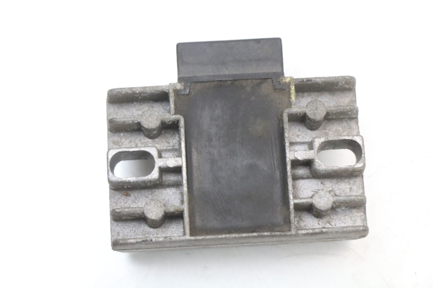 photo de REGULATEUR CHARGE PIAGGIO X8 125 (2004 - 2007) - Zoom état d’usage