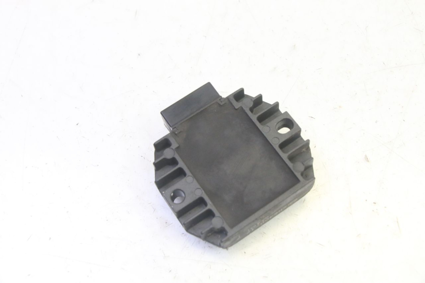 photo de REGULATEUR CHARGE PIAGGIO X8 125 (2004 - 2007) - Autre angle de vue