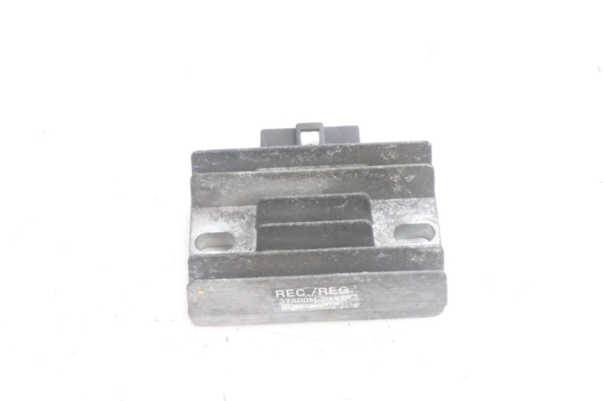 photo de REGULATEUR CHARGE PIAGGIO X9 AMALFI 180 (2000 - 2003) - Détail de la pièce