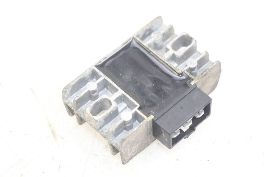 photo de REGULATEUR CHARGE PIAGGIO X9 EVOLUTION 125 (2003 - 2007) - Détail de la pièce