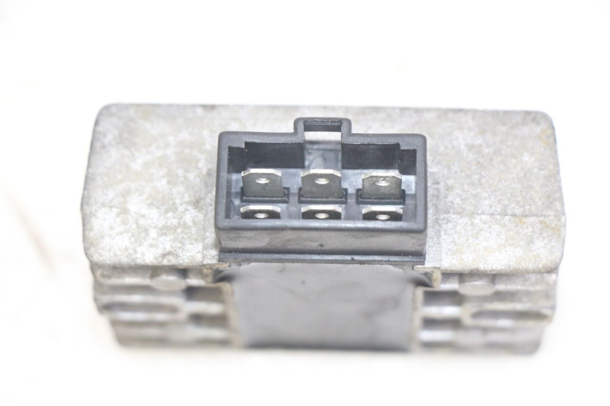 photo de REGULATEUR CHARGE PIAGGIO X9 EVOLUTION 125 (2003 - 2007) - Autre angle de vue