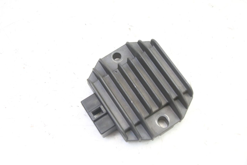 photo de REGULATEUR CHARGE PIAGGIO X9 EVOLUTION 125 (2003 - 2007) - Détail de la pièce