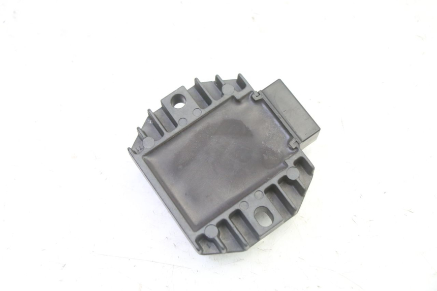 photo de REGULATEUR CHARGE PIAGGIO X9 EVOLUTION 125 (2003 - 2007) - Autre angle de vue