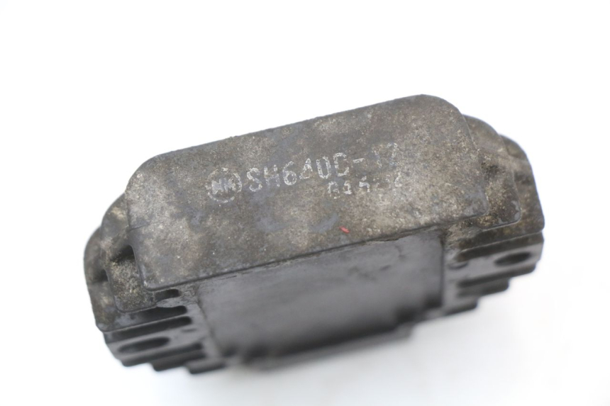 photo de REGULATEUR CHARGE PIAGGIO X9 125 (2000 - 2003) - Autre angle de vue