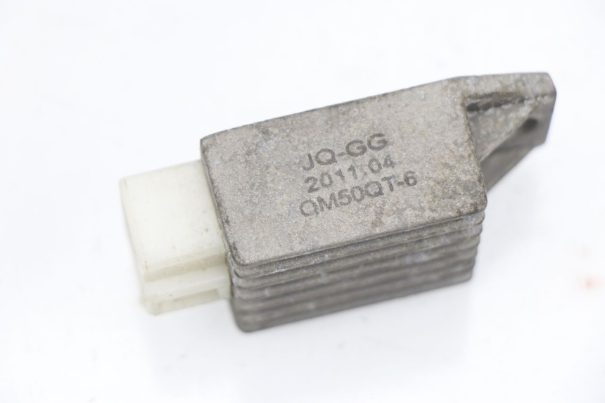 photo de REGULATEUR CHARGE RAZZO XENON 4T 50 (2008 - 2012) - Détail de la pièce