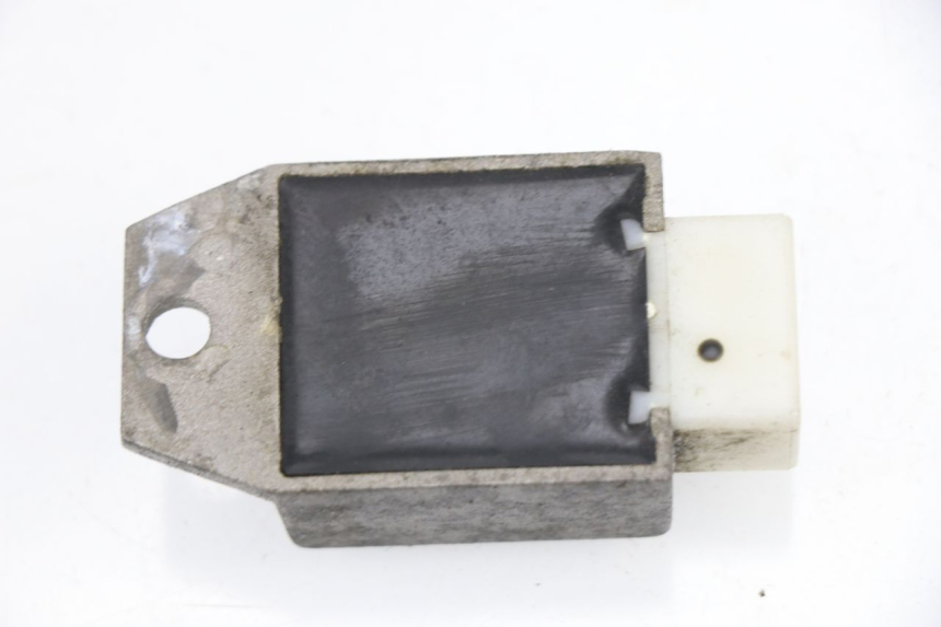 photo de REGULATEUR CHARGE RAZZO XENON 4T 50 (2008 - 2012) - Autre angle de vue