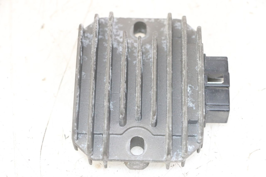 photo de REGULATEUR CHARGE PIAGGIO XEVO - X EVO 125 (2007 - 2017) - Autre angle de vue