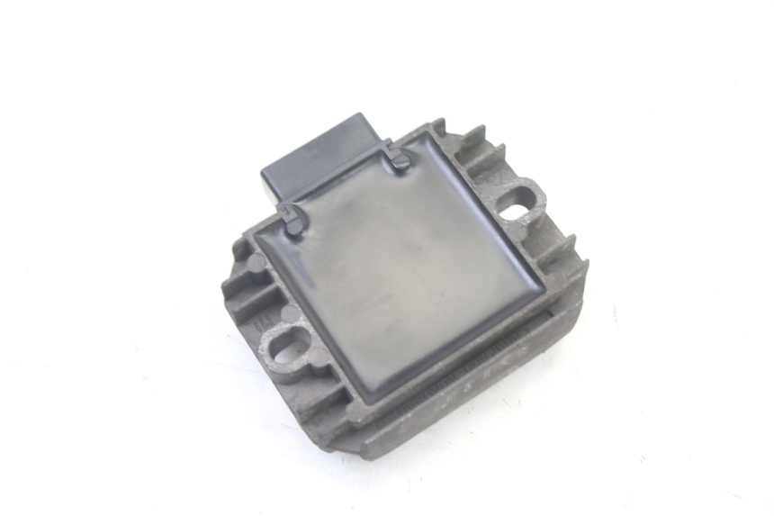 photo de REGULATEUR CHARGE PIAGGIO XEVO - X EVO 125 (2007 - 2017) - Autre angle de vue