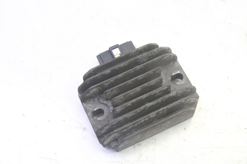 photo de REGULATEUR CHARGE PIAGGIO XEVO - X EVO 125 (2007 - 2017) - Vue principale