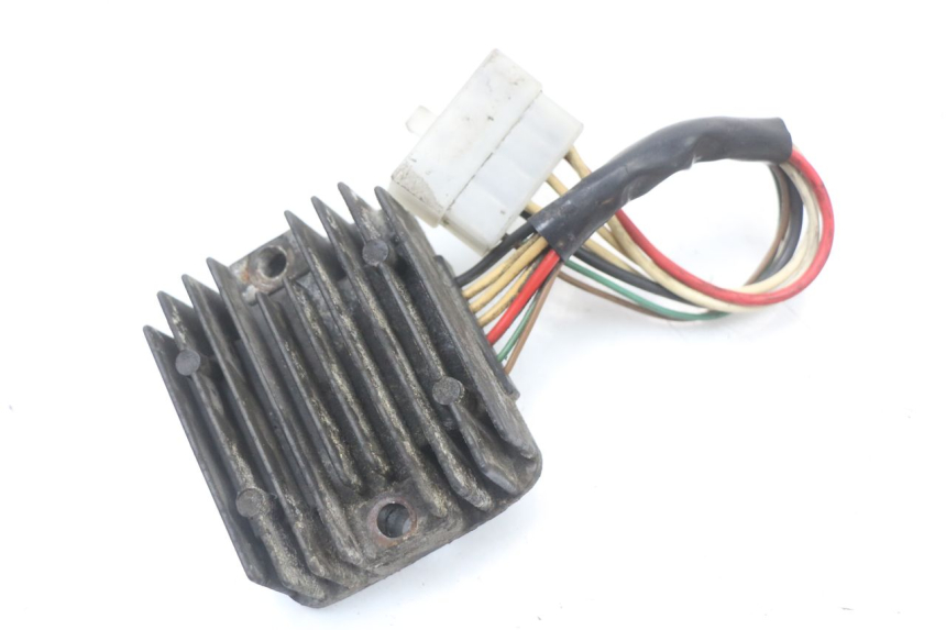 photo de REGULATEUR CHARGE YAMAHA XJ F 900 (1983 - 1994) - Détail de la pièce