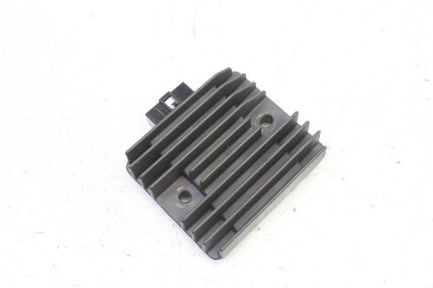 photo de REGULATEUR CHARGE YAMAHA XJ6 ABS 600 (2008 - 2016) - Détail de la pièce