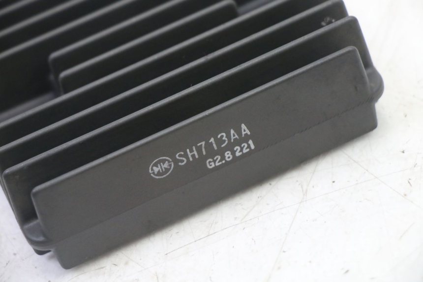 photo de REGULATEUR CHARGE YAMAHA XJ6 ABS 600 (2008 - 2016) - Gros plan technique