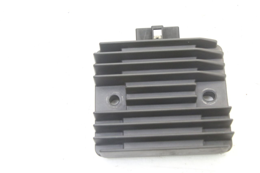 photo de REGULATEUR CHARGE YAMAHA XJ6 600 (2008 - 2016) - Détail de la pièce
