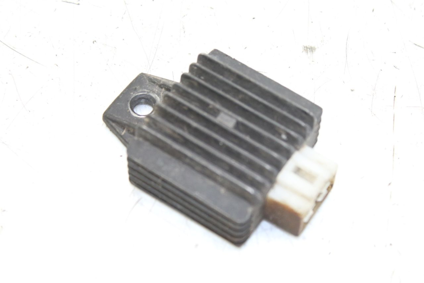 photo de RÉGULATEUR DE CHARGE ZHEJIANG XMOTOS XB-81 50 - Zoom état d’usage