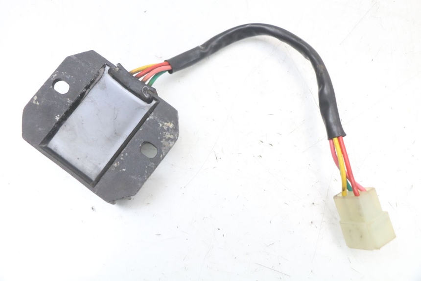 photo de REGULATEUR CHARGE SYM XS 125 (2007 - 2016) - Autre angle de vue