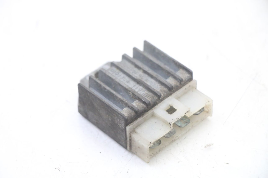 photo de REGULATEUR CHARGE YAMAHA AEROX 50 (1997 - 2006) - Détail de la pièce