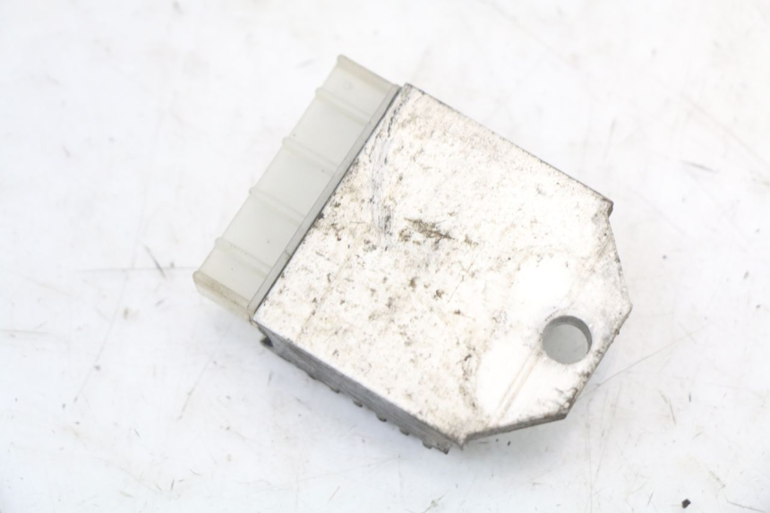 photo de REGULATEUR CHARGE YAMAHA BW'S NG NEXT GENERATION 50 (1996 - 2003) - Gros plan technique