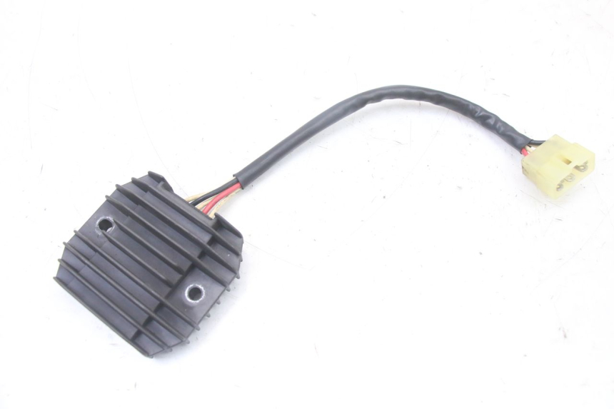 photo de REGULATEUR CHARGE YAMAHA FZS FAZER 600 (2001 - 2003) - Vue principale