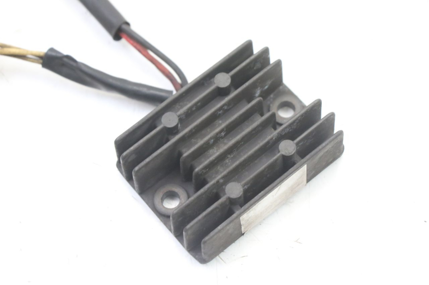 photo de REGULATEUR CHARGE YAMAHA SR 125 (1982 - 2003) - Détail de la pièce