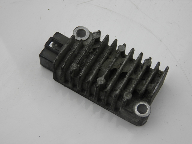 photo de REGULATEUR CHARGE YAMAHA TDR 125 (1997 - 1996) - Vue principale
