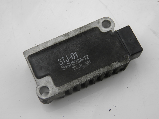 photo de REGULATEUR CHARGE YAMAHA TDR 125 (1997 - 1996) - Détail de la pièce