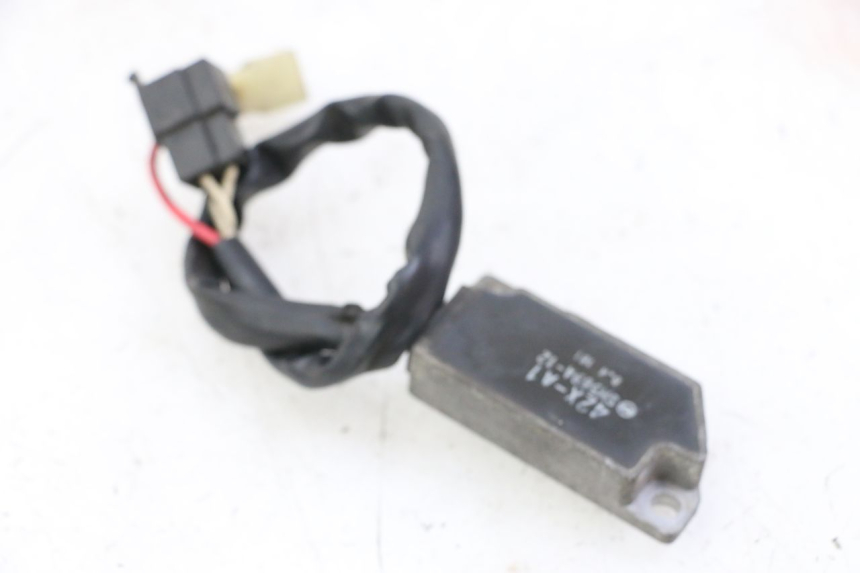 photo de REGULATEUR CHARGE YAMAHA XV VIRAGO 535 (1988 - 2004) - Gros plan technique