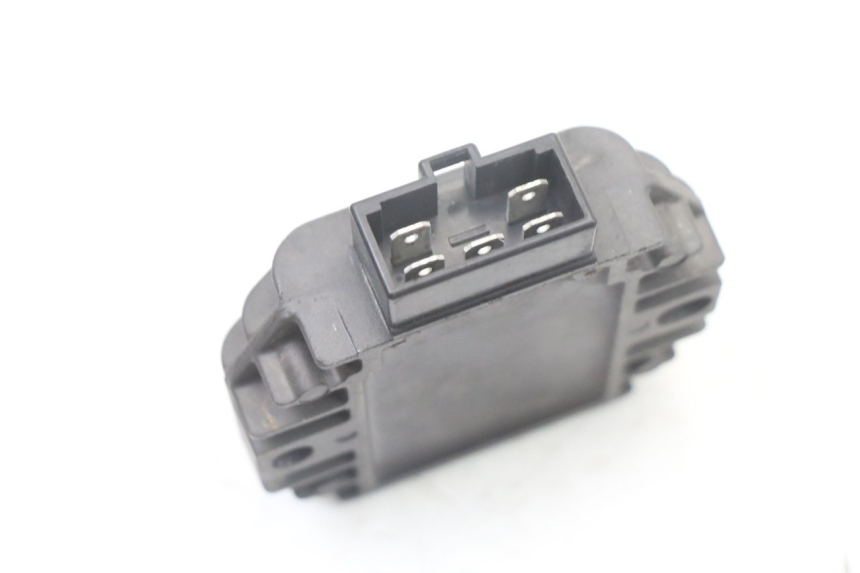 photo de REGULATEUR CHARGE YAMAHA YP MAJESTY 125 (2007 - 2010) - Zoom état d’usage