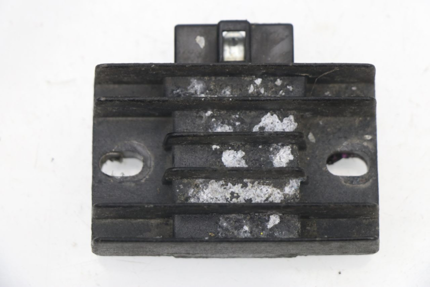 photo de REGULATEUR CHARGE YAMAHA YBR 125 (2004 - 2006) - Vue principale