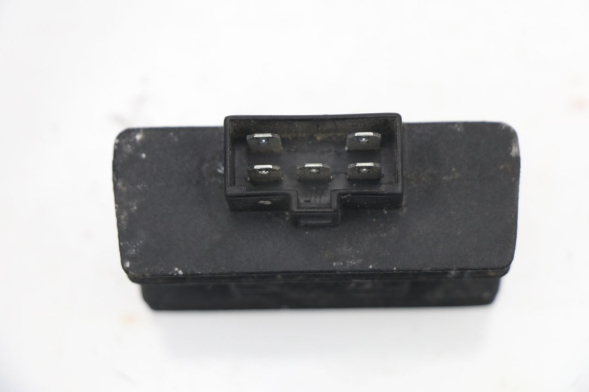 photo de REGULATEUR CHARGE YAMAHA YBR 125 (2004 - 2006) - Autre angle de vue