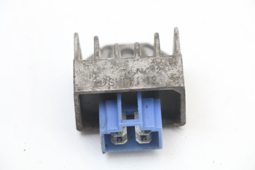 photo de REGULATEUR CHARGE YAMAHA YN NEO'S 50 (1997 - 2004) - Détail de la pièce