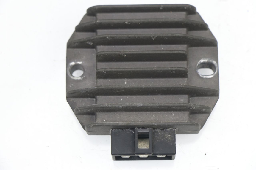 photo de REGULATEUR CHARGE YAMAHA YP MAJESTY 125 (2002 - 2006) - Vue principale