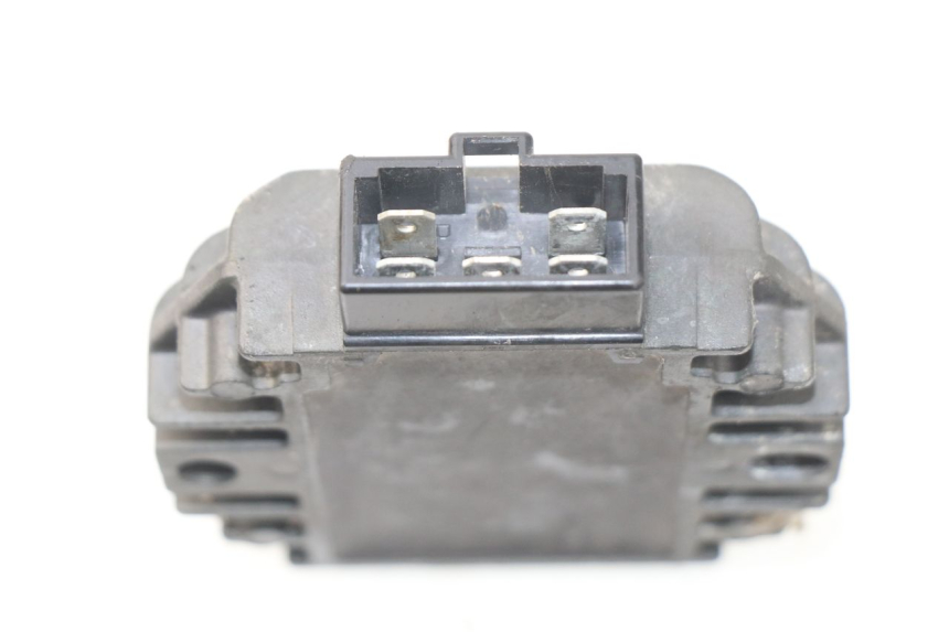 photo de REGULATEUR CHARGE YAMAHA YP MAJESTY 125 (2007 - 2010) - Détail de la pièce