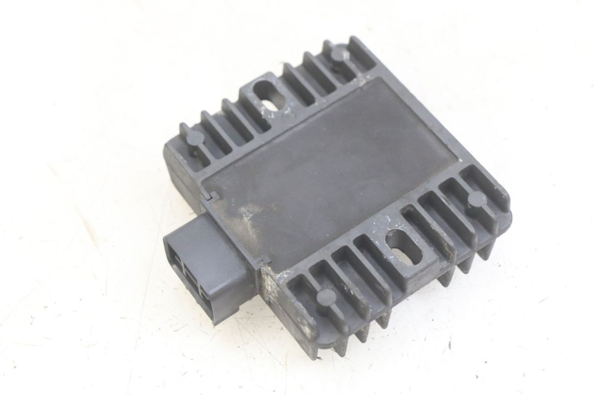 photo de REGULATEUR CHARGE YAMAHA YP MAJESTY 400 (2004 - 2008) - Détail de la pièce
